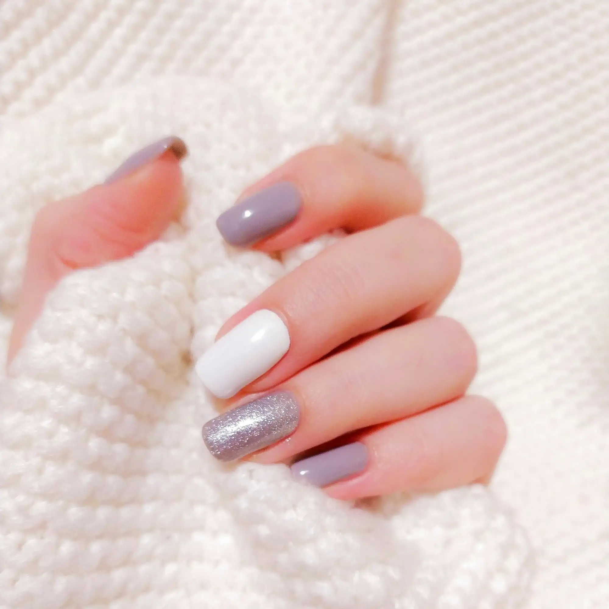 Ongles vernis aux tons doux